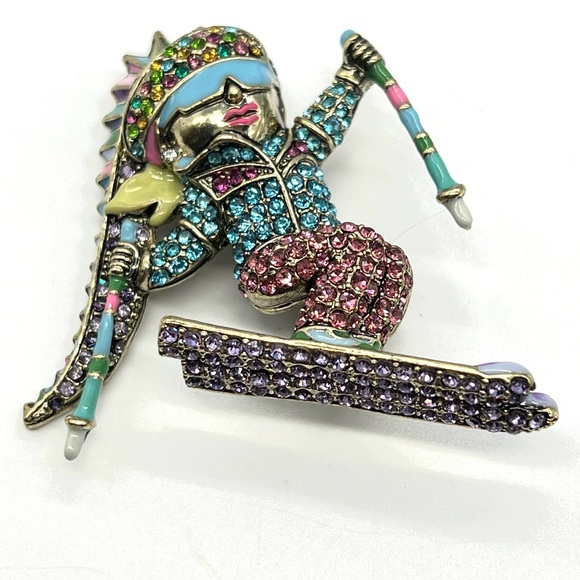 Heidi Daus 🆕”Helsinki Heidi” Limited Edition Swarovski Crystal pin ski downhill - Picture 4 of 6